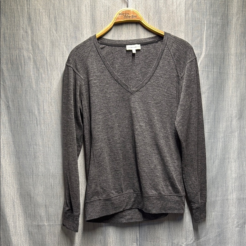 Aritzia Community Gray V-Neck Long Sleeve Top Size Xs